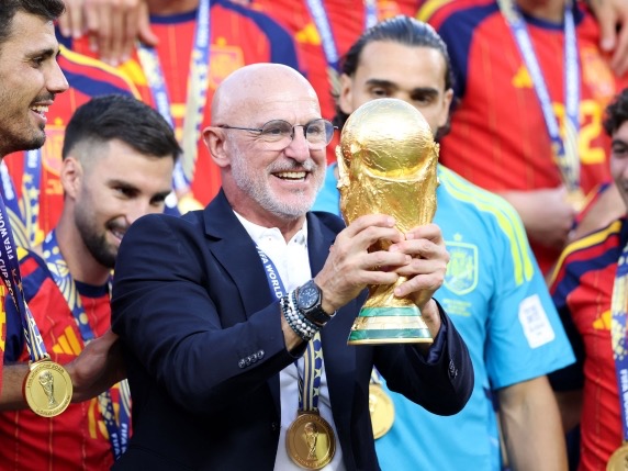 luigiacono's tweet photo. #Calcio #Nazionale #Italia Abbiamo un nuovo Presidente #Malagò un DT #Maldini e un Consulente #Leonardo.  Tutti questi esperti, alla fine del giro di consultazioni e salvo improbabili colpi di scena, partoriranno un topolino... Sarà #Pirlo il nostro Luis #delaFuente ?🧐😡 https://t.co/gLVpsfi2lF
