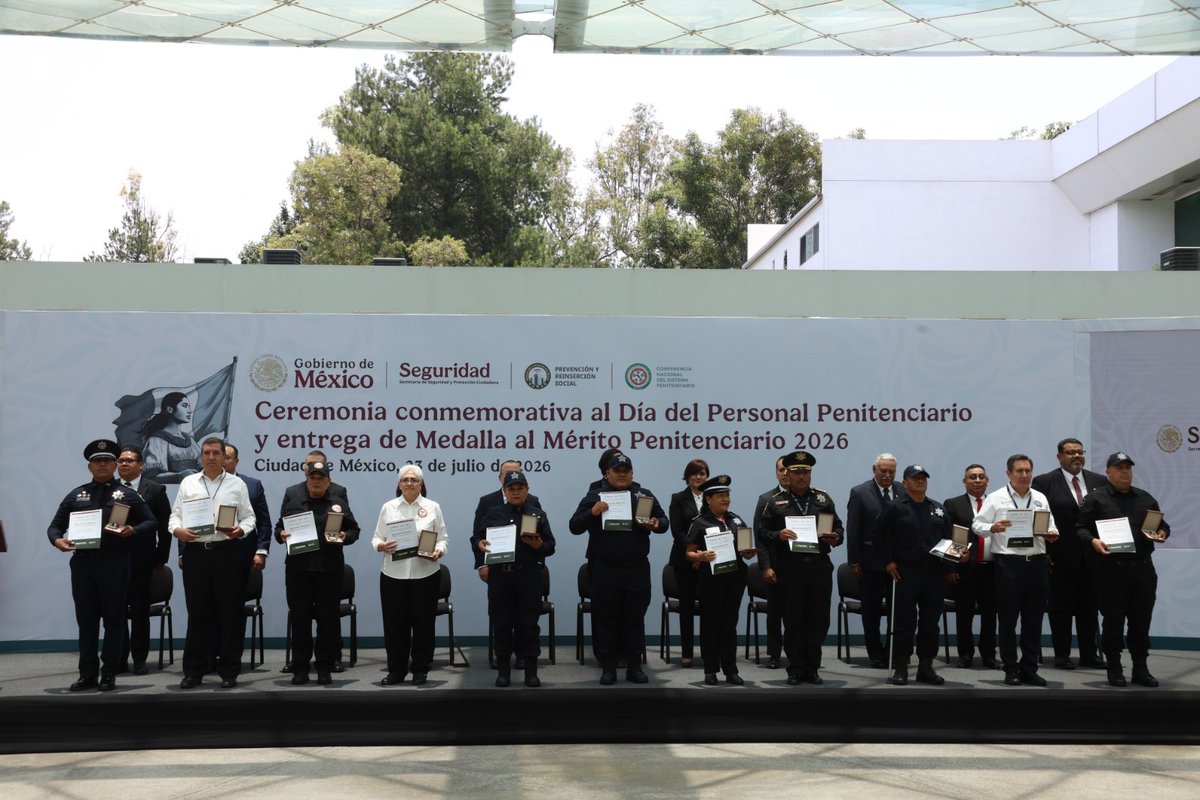 SSPCMexico's tweet photo. La #SSPC, a través de @PyRS_Mexico, reconoce la labor de mujeres y hombres que integran los sistemas penitenciarios del país. https://t.co/C68Ls7eA0e https://t.co/S13NYpWKUn