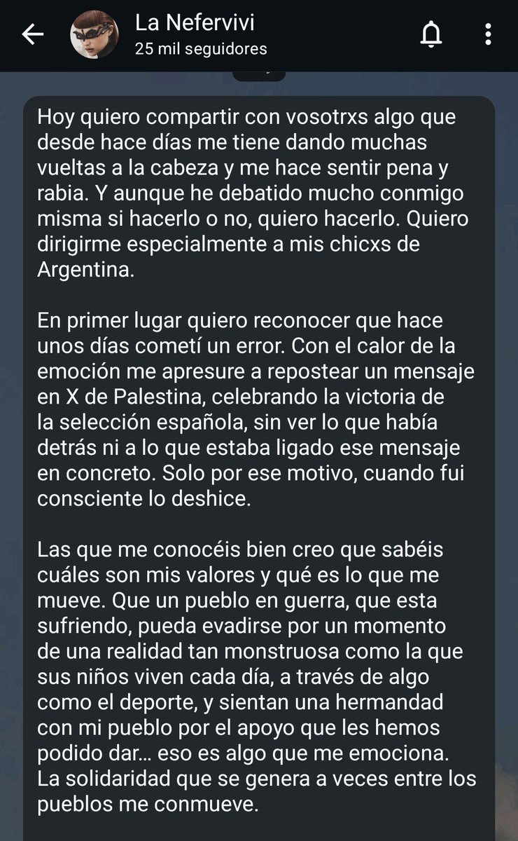 hfvioletaarg's tweet photo. Violeta, gracias por tomarte el tiempo de escribirnos. Nunca dudamos de las intenciones con las que compartiste ese rt y agradecemos mucho que hayas querido aclararlo de esta manera.

Tu mensaje fue una caricia en unos días muy difíciles para nosotrxs, donde no paramos de leer cosas sobre nuestro país que muchas veces no reflejan quiénes somos realmente. En medio de todo eso, también nos dolió ver que muchas personas terminaran asociando a toda la Argentina con los discursos y las posturas de quienes hoy nos gobiernan, cuando un gobierno nunca puede representar la diversidad, los valores y la humanidad de un pueblo entero. Que te hayas tomado el tiempo de hablarle directamente a la gente de Argentina significa muchísimo para nosotras.

También tenemos muchas ganas de que vengas a nuestro país y poder mostrarte nuestra cultura, nuestra gente y cómo realmente somos. Tu mensaje nos emocionó muchísimo. 

@HFVioleta Te queremos un montón y, con gestos como este, cada día confirmamos lo bien que hicimos en seguir a una artista como vos y acompañarte en este camino 🥹🩵