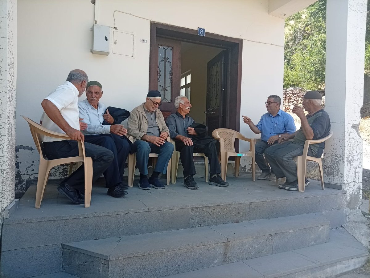 HudaParBingol's tweet photo. Çiçekdere Köy ziyaretimiz..

Köy ziyaretlerimiz kapsamında,GİK Üyemiz Nihat Buğrahan, Genel Merkez İştişare Kurulu Üyemiz Hamdullah Tasalı, il Başkanımız Refik Alpaya ve il teşkilatımızla, Merkez Çiçekdere köy halkımızı ziyaret etti.

Heyetimiz, kılınan Cuma Namazının ardından köy halkımızla bir araya geldi. 

Güzel muhabbet ve hoş sohbet ortamında heyetimiz, köy halkımızla karşılıklı fikir alışverişinde bulunuldu.

Köy halkımızın sıcak ve samimi ilgileri için kendilerine teşekkür ederiz.