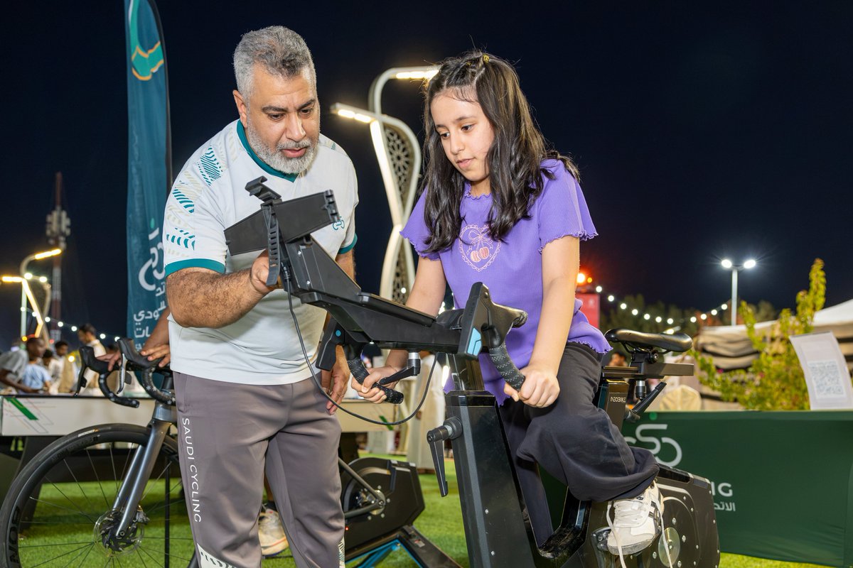 Saudi_Cycling's tweet photo. التفاعل يتواصل.. والتحدي مستمر 🌶️🚴

من الأطفال إلى الكبار، لحظات من الحماس والتجارب التفاعلية في ركن الاتحاد السعودي للدراجات ضمن #مهرجان_فلفل_شقراء https://t.co/K10hNOaDOM