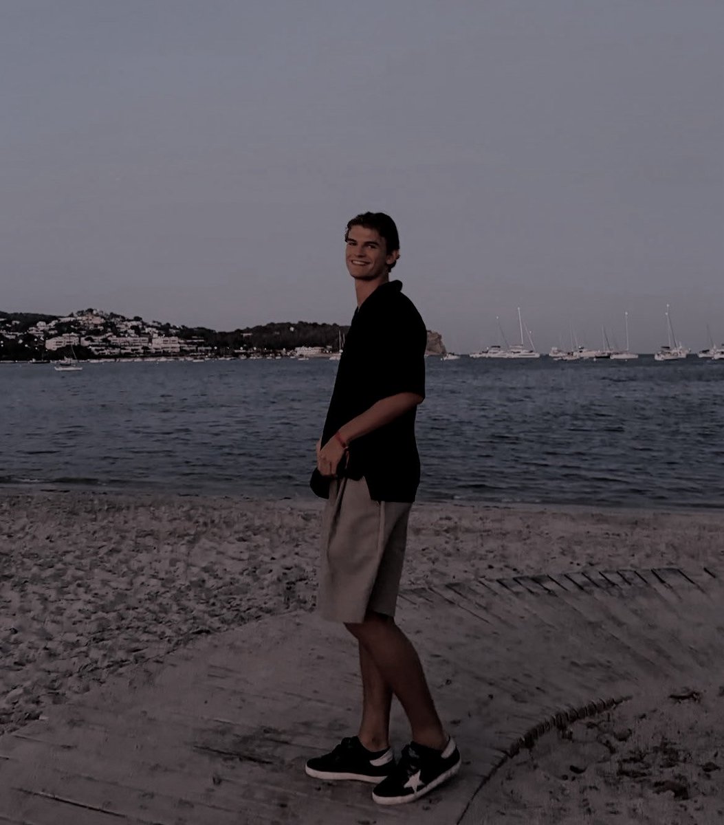 aresvelour's tweet photo. ⠀⠀ 
               𝗌𝗎𝗆𝗆𝖾𝗋 𝖻𝗋𝖾𝖺𝗄 𝖾𝗇 𝗅𝖺 𝗂𝗌𝗅𝖺 🌴🇮🇨

⠀⠀ https://t.co/xY24c8oIbQ