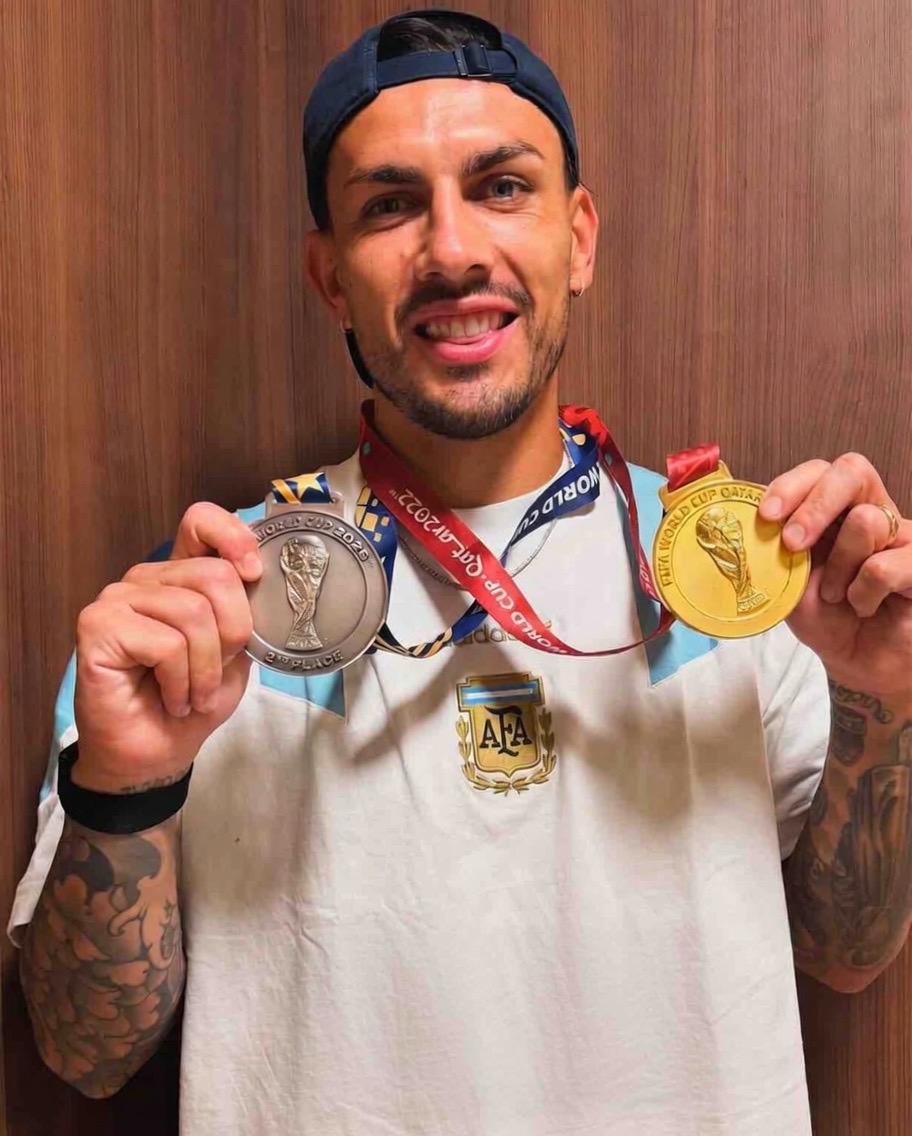 Messilizer0's tweet photo. One of my favorite pictures from this World Cup. He reached football’s biggest stage twice, while some never made it there even once, bro https://t.co/3HXf1sxGI0