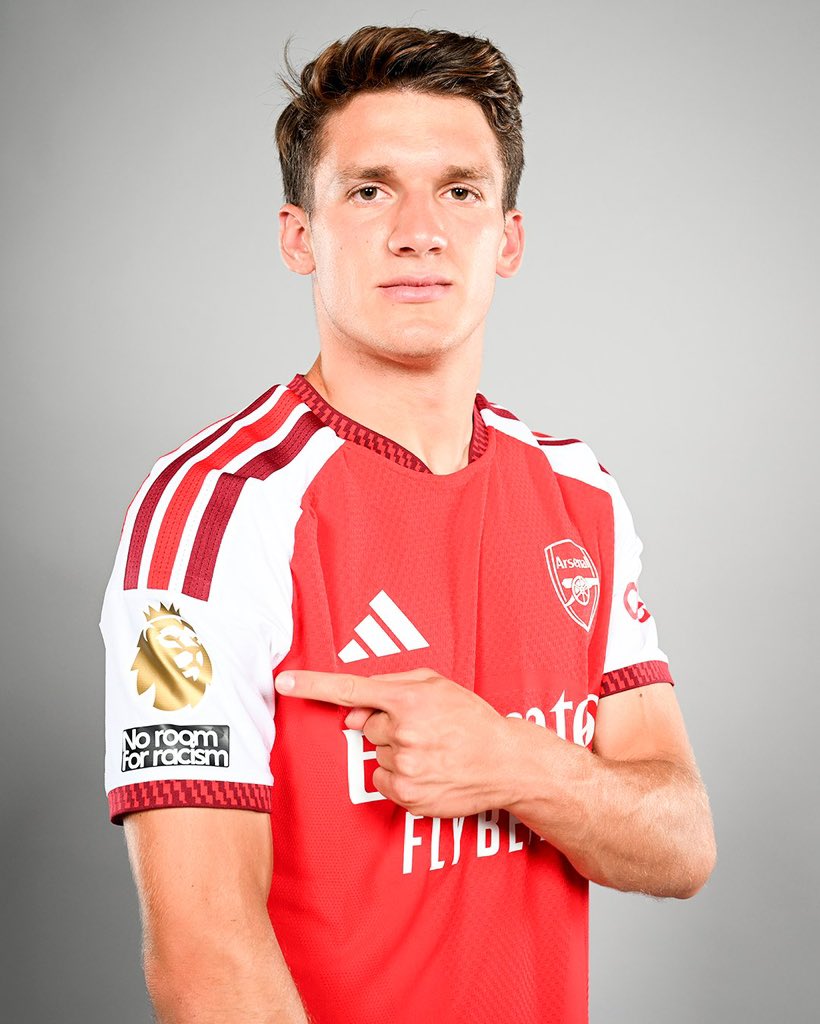 _Afcbanks's tweet photo. Premier League champion                             ???? https://t.co/guNWt43uXv