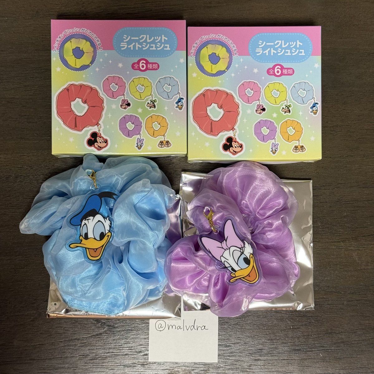 malvdra's tweet photo. 【交換】 ディズニーストア シークレットライトシュシュ

【譲】 ドナルド デイジー
【求】 グーフィー＞ミッキー

郵送又は都内手渡し
検索からもお気軽にお声掛けください。 https://t.co/EUL2CSrtkY