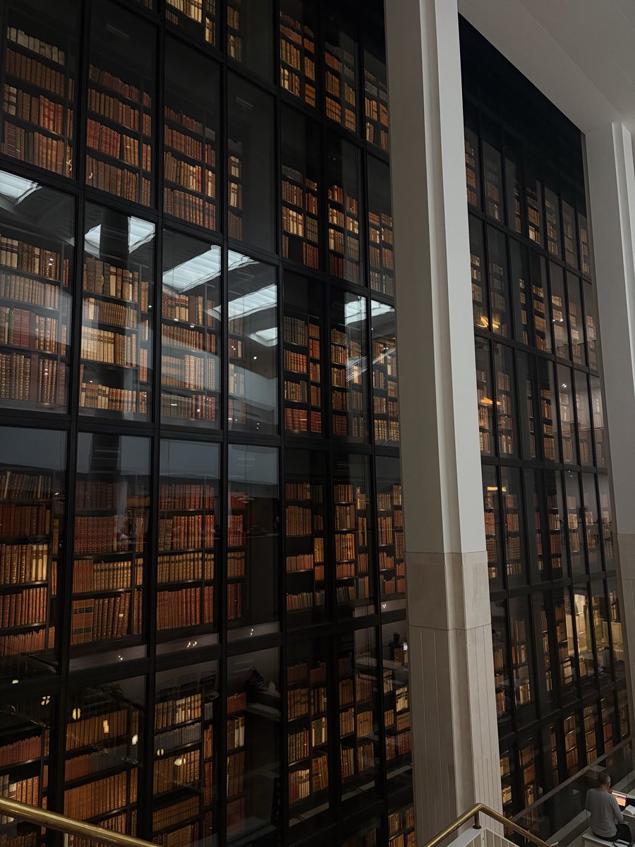 SilentGallery34's tweet photo. day in library https://t.co/uNB1PAGIKO