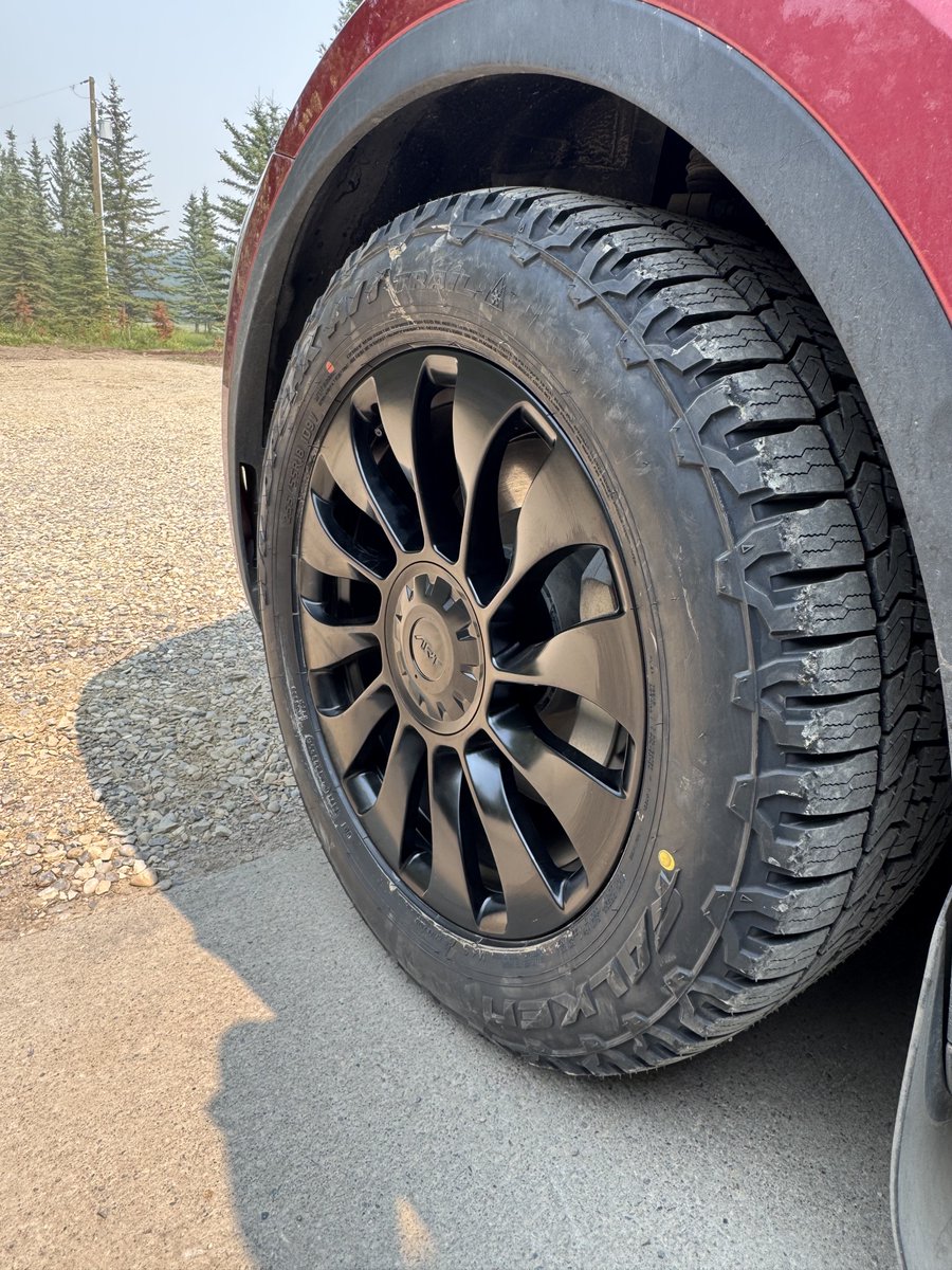 Jeff_Mueller's tweet photo. So… this turned into a thing.

Overlanding package activated.

Looks way meaner now….proper SUV looks and not just a city crossover. https://t.co/rfzPKN3BvA