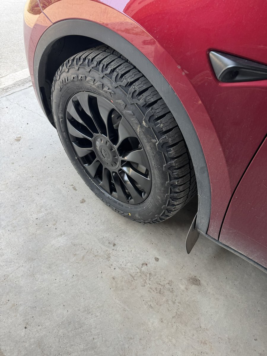 Jeff_Mueller's tweet photo. So… this turned into a thing.

Overlanding package activated.

Looks way meaner now….proper SUV looks and not just a city crossover. https://t.co/rfzPKN3BvA