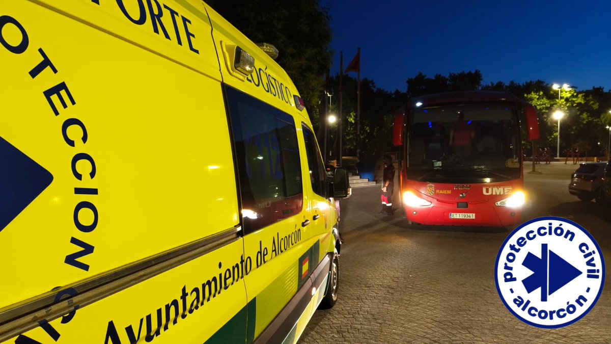 PCivil_Alcorcon's tweet photo. #IFSierraOeste
Llega el primer bus de la @UMEgob con los primeros evacuados a nuestros Centros de Acogida temporal. Personas trasladadas desde Residencias de Mayores de la zona.
Les daremos soporte socio sanitario, de higiene y alimentación. #Alcorcón será su casa temporalmente. https://t.co/dpszy3Sa3K