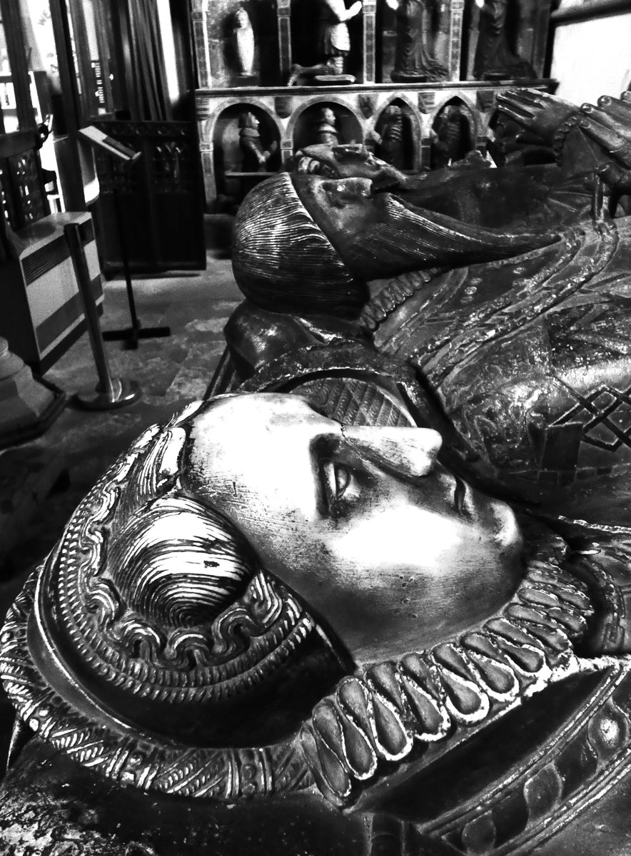 Sitehutseamstr1's tweet photo. Seen in Bakewell.

#wildman #greenman #notallwhowanderarelost #bakewell #derbyshire #peakdistrict #monochrome #blackandwhitephotography #sculpture #church #monument https://t.co/RC3L9AHQiT