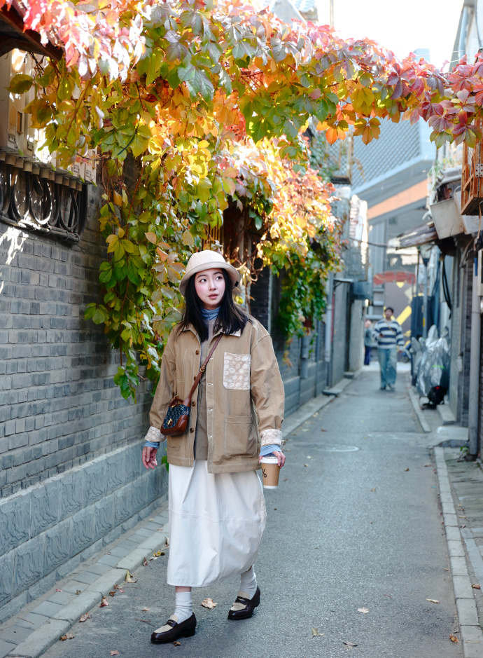 MarleneHinnie's tweet photo. Chilly autumn winds are here!  Pull on your cozy knit, grab a warm latte, and enjoy the golden leaves falling. https://t.co/9TTjZIXI2X