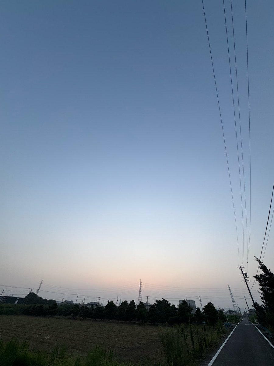 odaisama's tweet photo. おはようございます♪
#朝活
涼しい早朝に散歩
それでもムシムシです！
気持ちいい朝ではないです😅
できるだけ涼しい時間に
予定を終わらせて
エアコンの部屋に避難です https://t.co/9BvkSYa90N