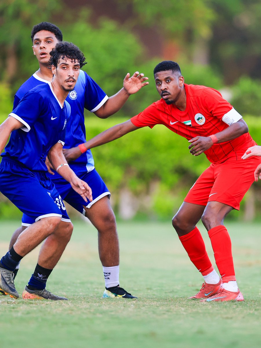 AlBataehFC's tweet photo. عبد العزيز المازمي عضو اللجنه الفنية مشرف الفريق الاول يسلم درع النادي لمدير الكرة بفريق الألعاب الرياضية بدمنهور الكابتن  ايهاب الكتامي قبل المباراة الودية https://t.co/EMlDeUquVI