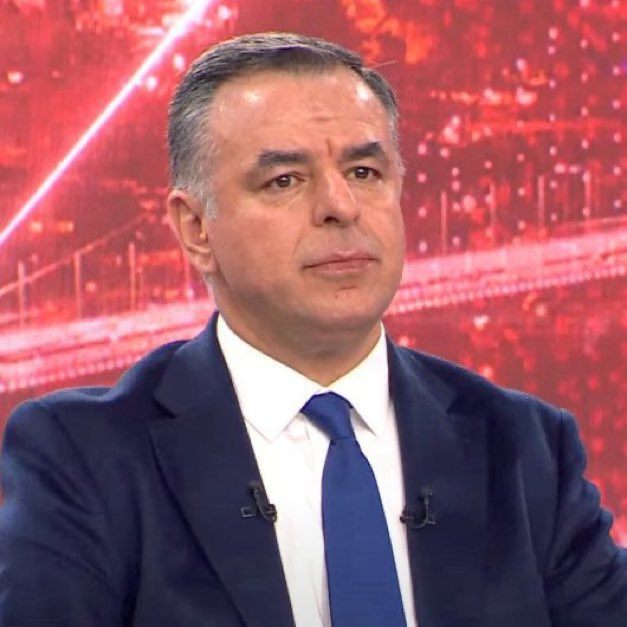 metropolmedya_'s tweet photo. Barış Yarkadaş:

“Oylarımızı geri verin… Sizin milletvekili seçilebilmeniz için CHP’ye oy verdik…”

“YENİ PARTİ için oy vermedik… Milyonlarca insanın hakkını yediniz..” https://t.co/G8wwqq7Qfi