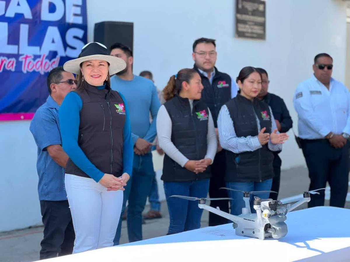 zonacritica17's tweet photo. Fortalecen la Seguridad en Amecameca con la Entrega de Nuevas Patrullas y Drón de Alta Tecnología https://t.co/Z1fLTtWiAO https://t.co/X075u2nyzb