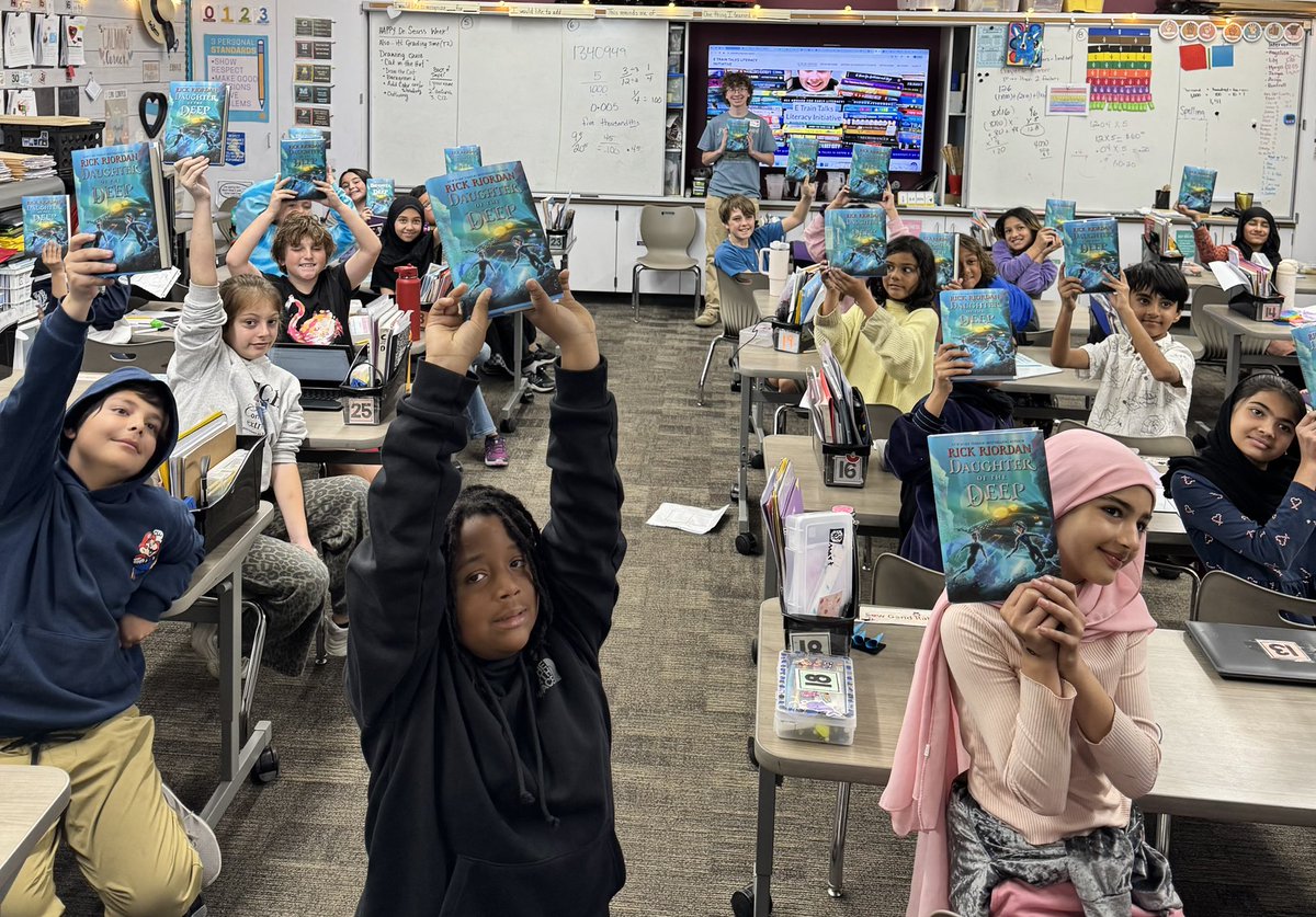 ETrainSports's tweet photo. Hey NBA fans! In case you didn’t know, I founded a 501(c)(3) literacy nonprofit called E Train Talks, Inc.

Over the past few years, I’ve visited dozens of classrooms and given over 9,000 new, diverse books to kids of all backgrounds.

I’m writing this, as I ask you all for a favor. I’m up for Sacramento’s Best Nonprofit and Youth Development Program. 

Follow the directions in the replies to vote for me. No pressure, but it would mean a lot. More recognition means more opportunities to give books to kids who need them.
