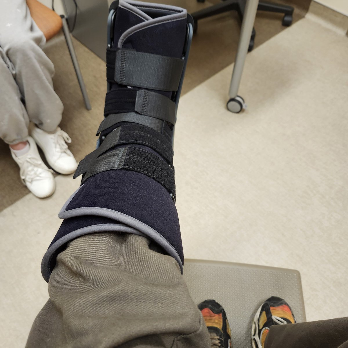 Braeciderpaws's tweet photo. Foot got ran over and needed a fancy boot https://t.co/qaJKncbPQC