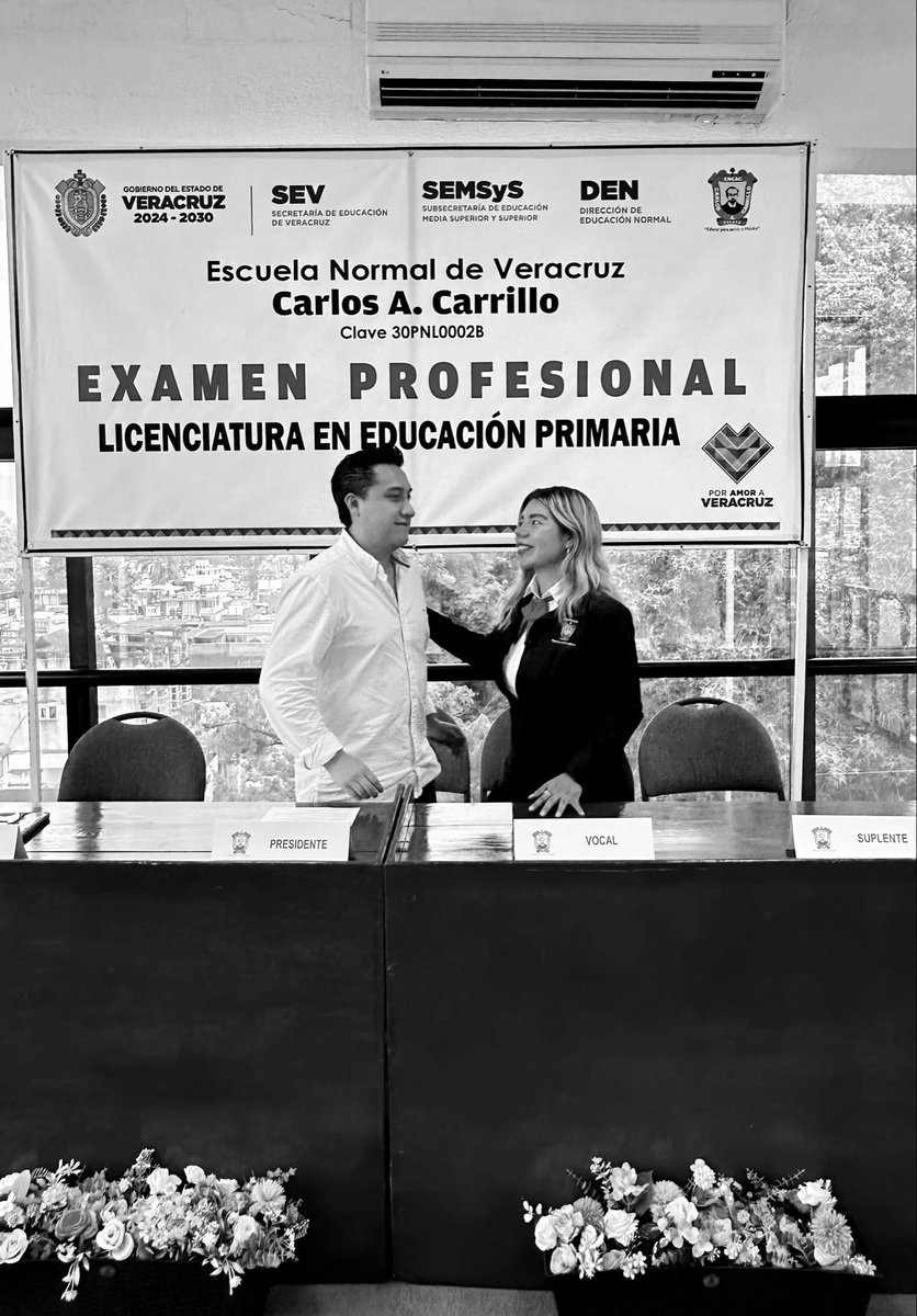VrlSam13's tweet photo. La única foto normal que tenemos mi chiquillo y yo en mi examen 💖 https://t.co/lTVe1KuIXt