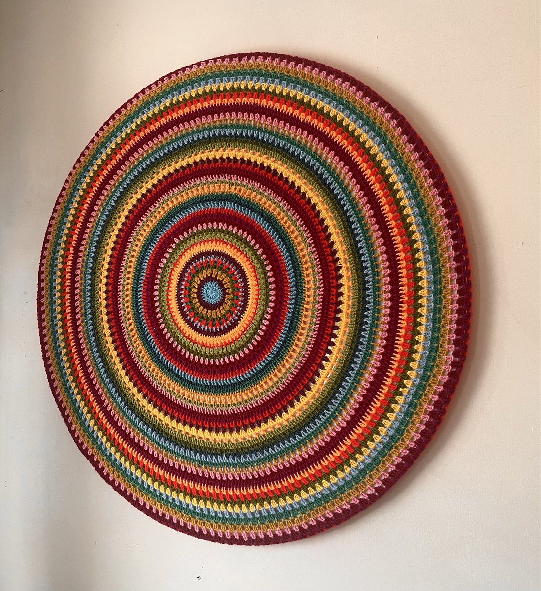 tjaneball's tweet photo. Finished my 90 cm crochet mandala canvas 😊 https://t.co/KHAyyN1aEx