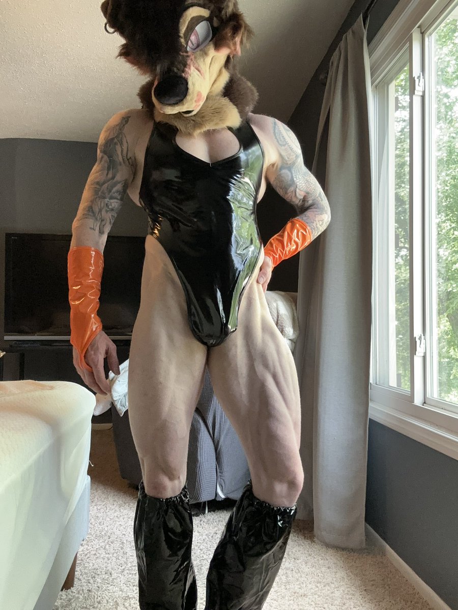 shreddyfox's tweet photo. In my quest to be built like a combo of Chun Li and Mewtwo, I’m now doing 3 leg days a week💪😤 https://t.co/E4FXIyQKuQ