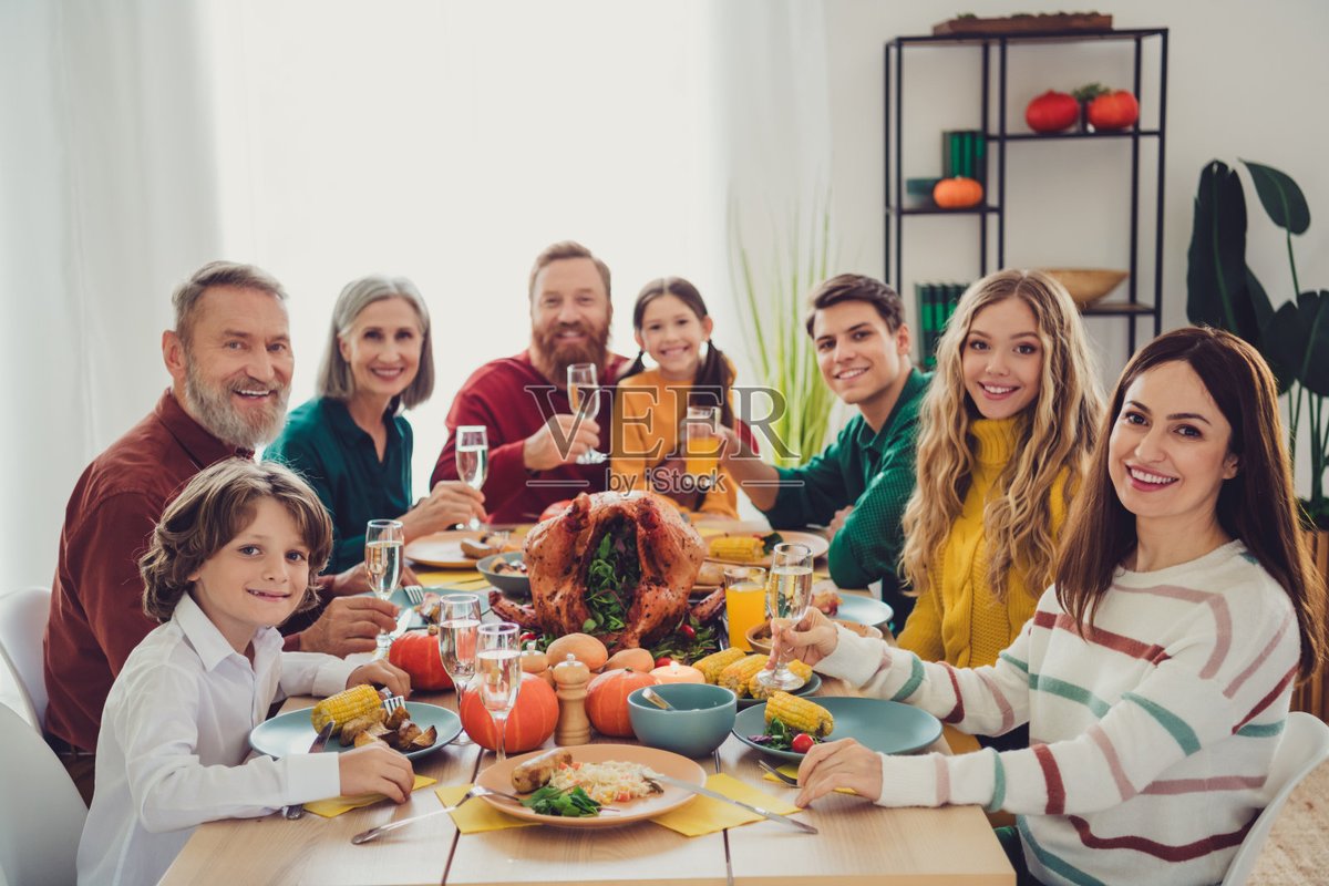 honggildon51193's tweet photo. Just spent the coziest Saturday evening with my whole family—pizza, silly games, and way too many inside jokes. Nothing beats these small, loud, perfect moments. https://t.co/rfnBskbqrs