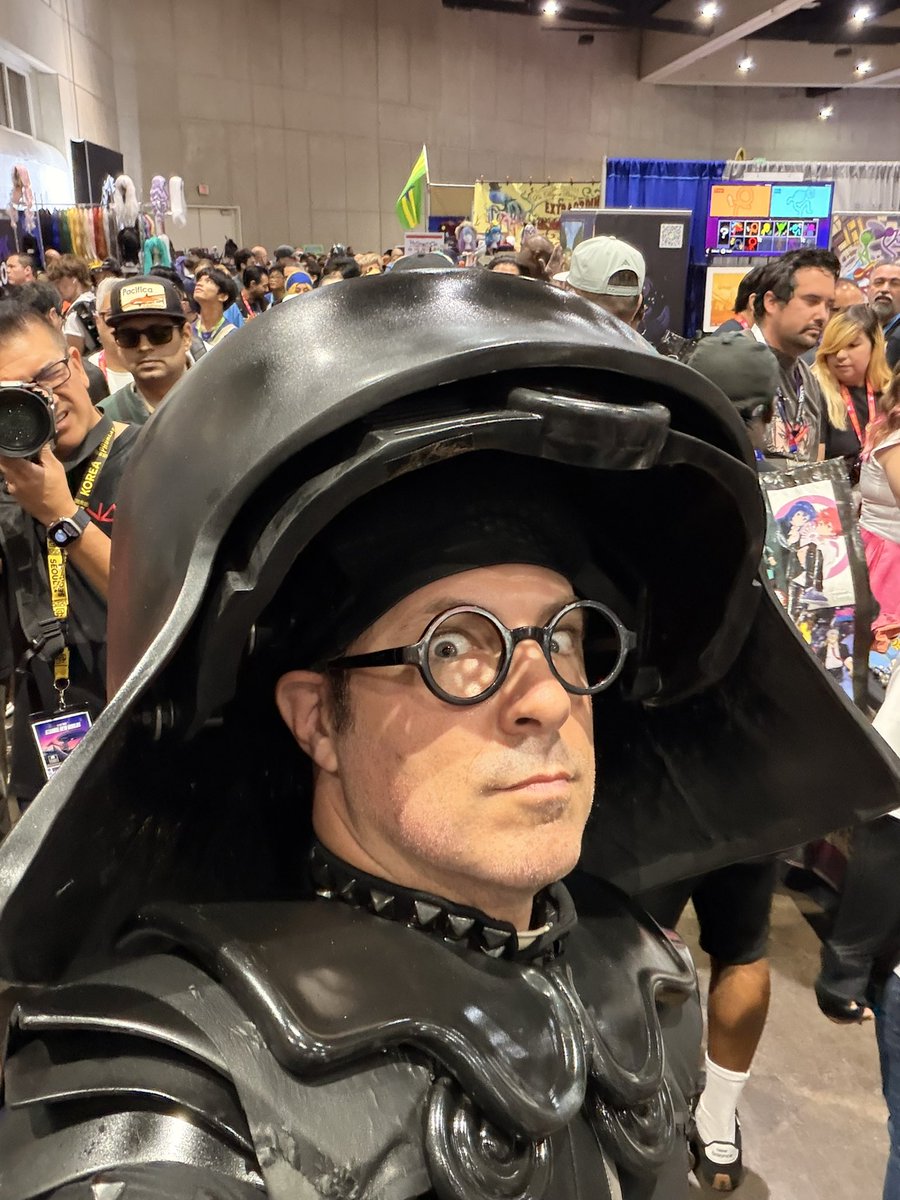NERDSLIKEUS's tweet photo. Back in the game at #sdcc today https://t.co/zIQZxaR8Z3
