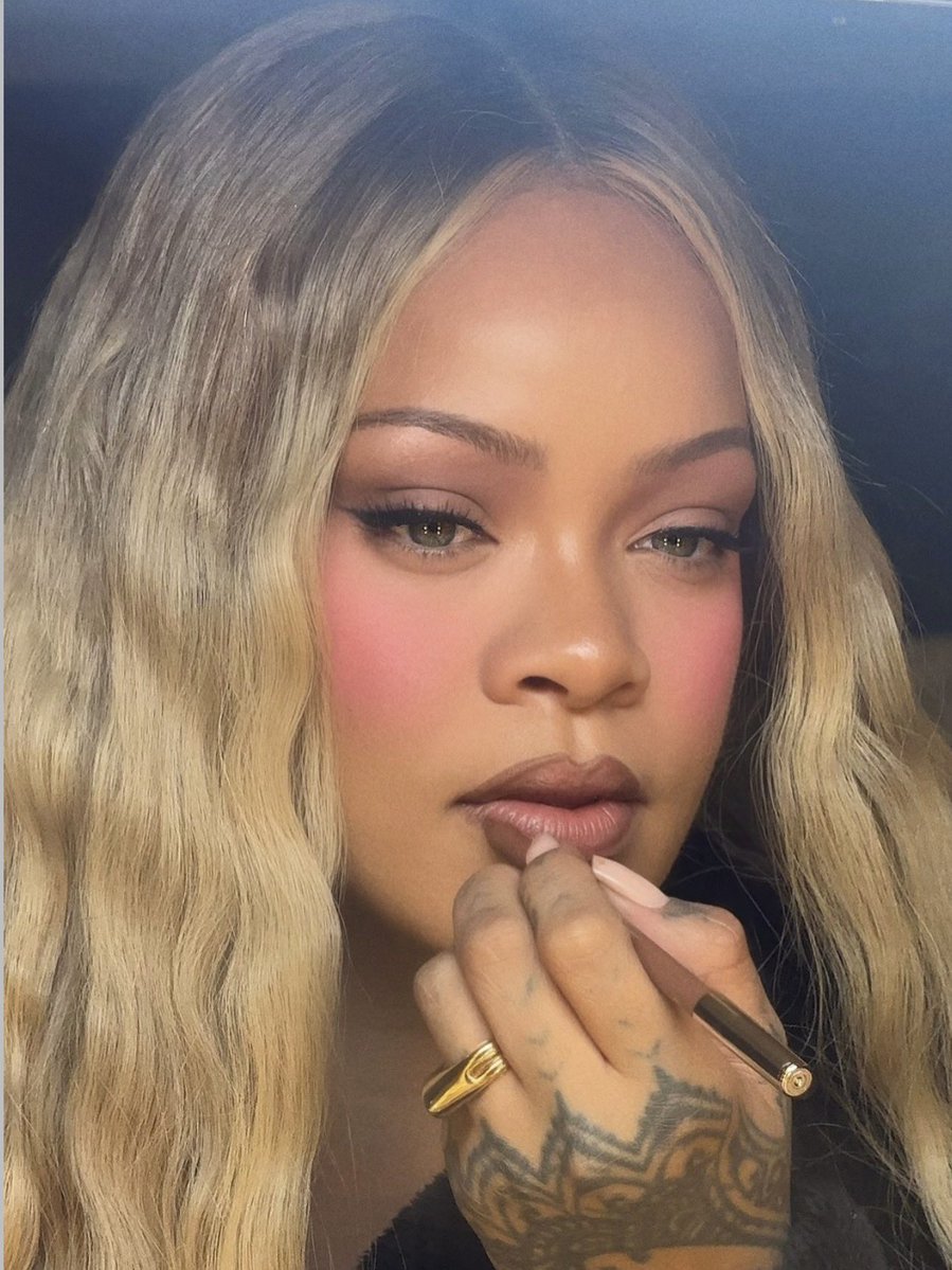 gabgonebad's tweet photo. Rihanna via Fenty Beauty’s IG. https://t.co/XcYvUo7zEQ