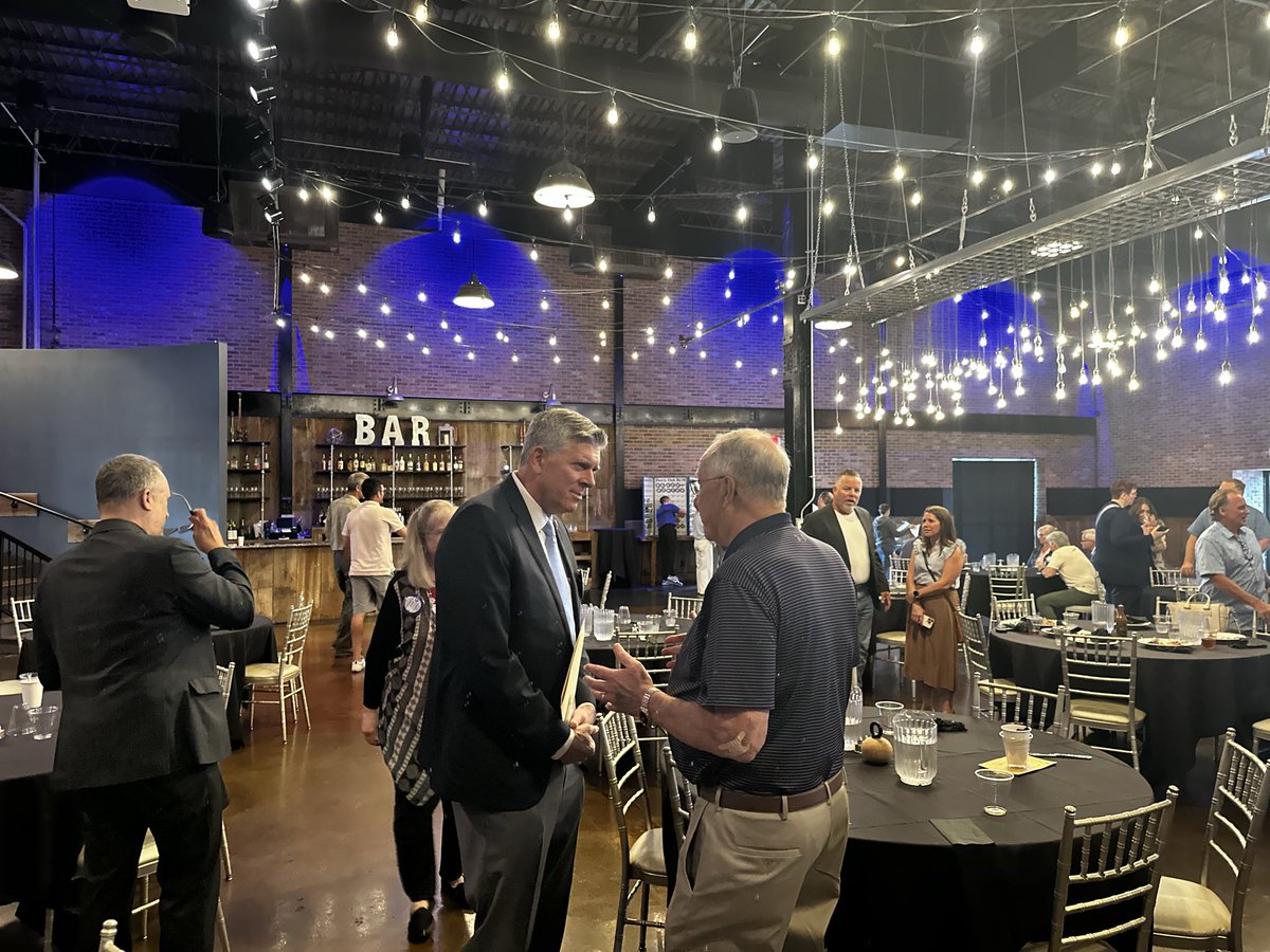 RepLaHood's tweet photo. It was an honor to join the Peoria Rotary Club today for a thoughtful discussion on what’s happening in DC, the challenges facing Central Illinois, and to reflect on our nation’s 250th anniversary.

I appreciate the members’ dedication to strengthening our community and supporting the people of the Greater Peoria Area!