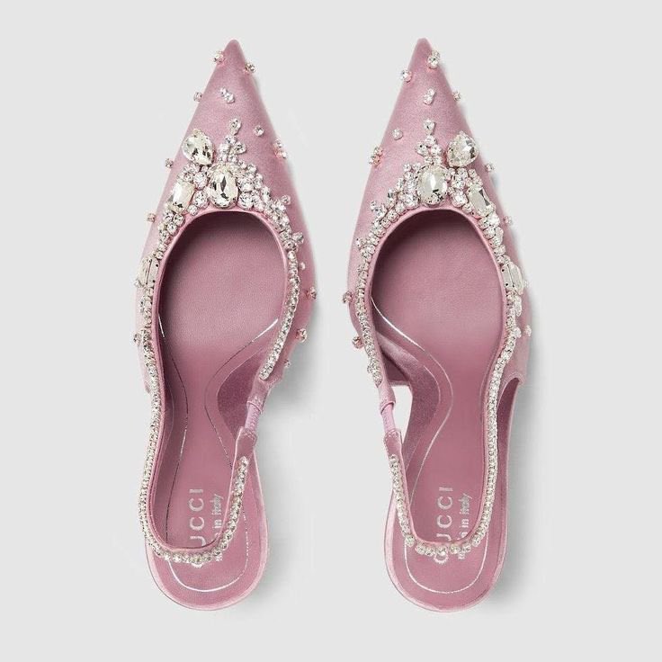 Superwomanwx's tweet photo. Gucci heels https://t.co/Qx5pxEIr0A