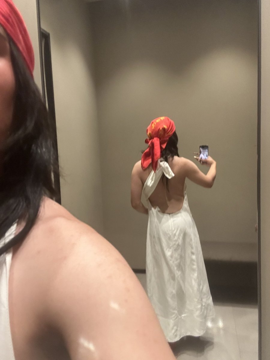 saintneveah's tweet photo. I need more dresses https://t.co/eOHpwKYp8D