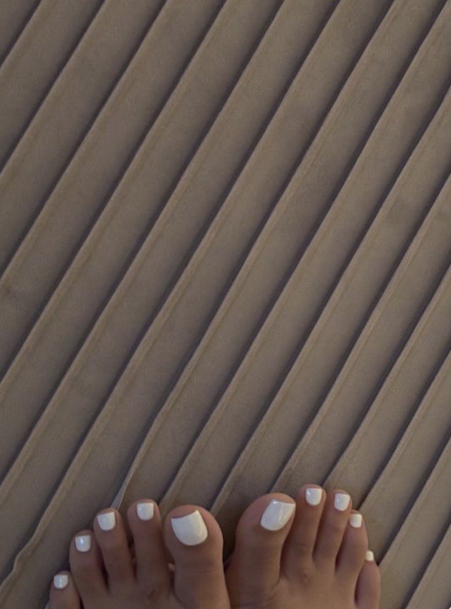 Toesmuse_'s tweet photo. Some Friday’s are just perfect even before noon. https://t.co/GzhMPPF3NP