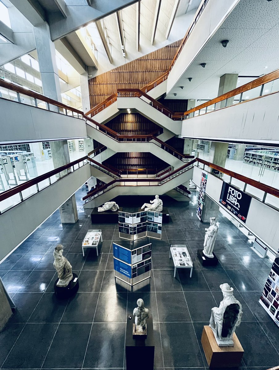 CamiloGarciaMD's tweet photo. La @UNALOficial es uno de los claustros académicos más hermosos que he visitado, es increíble la energía de su comunidad universitaria y la belleza que irradia todos sus espacios. https://t.co/RBMmblM3R8