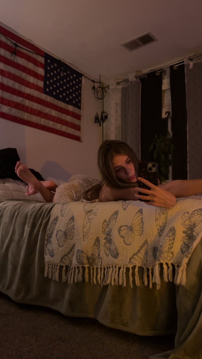 Ravenf5to's tweet photo. Who said staying in couldn’t be fun?♥️💋 https://t.co/9oJLAXoZfn