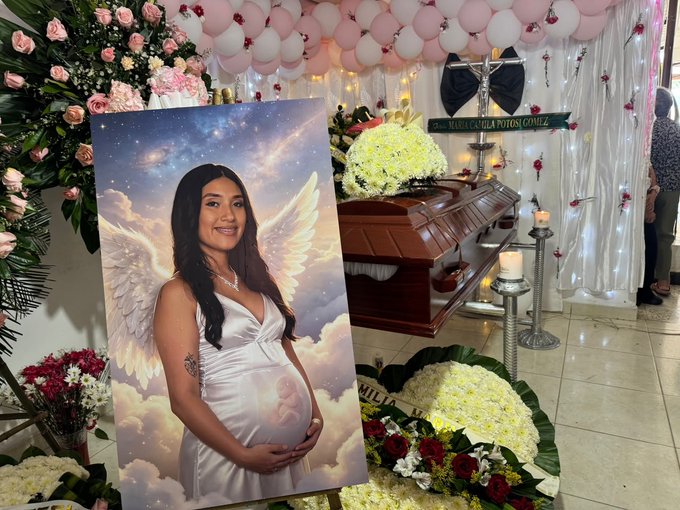 Caracol_Cali's tweet photo. #Homicidio | La @GobValle se suma con $50 millones a recompensa por asesinos de María Camila y el paradero de su bebé, para un total de $250 millones.

La gobernadora @DilianFrancisca pidió a las autoridades priorizar el paradero del bebé. 

Informes al 3213945156 y 122 y el 123. https://t.co/WMGFHu2eIt