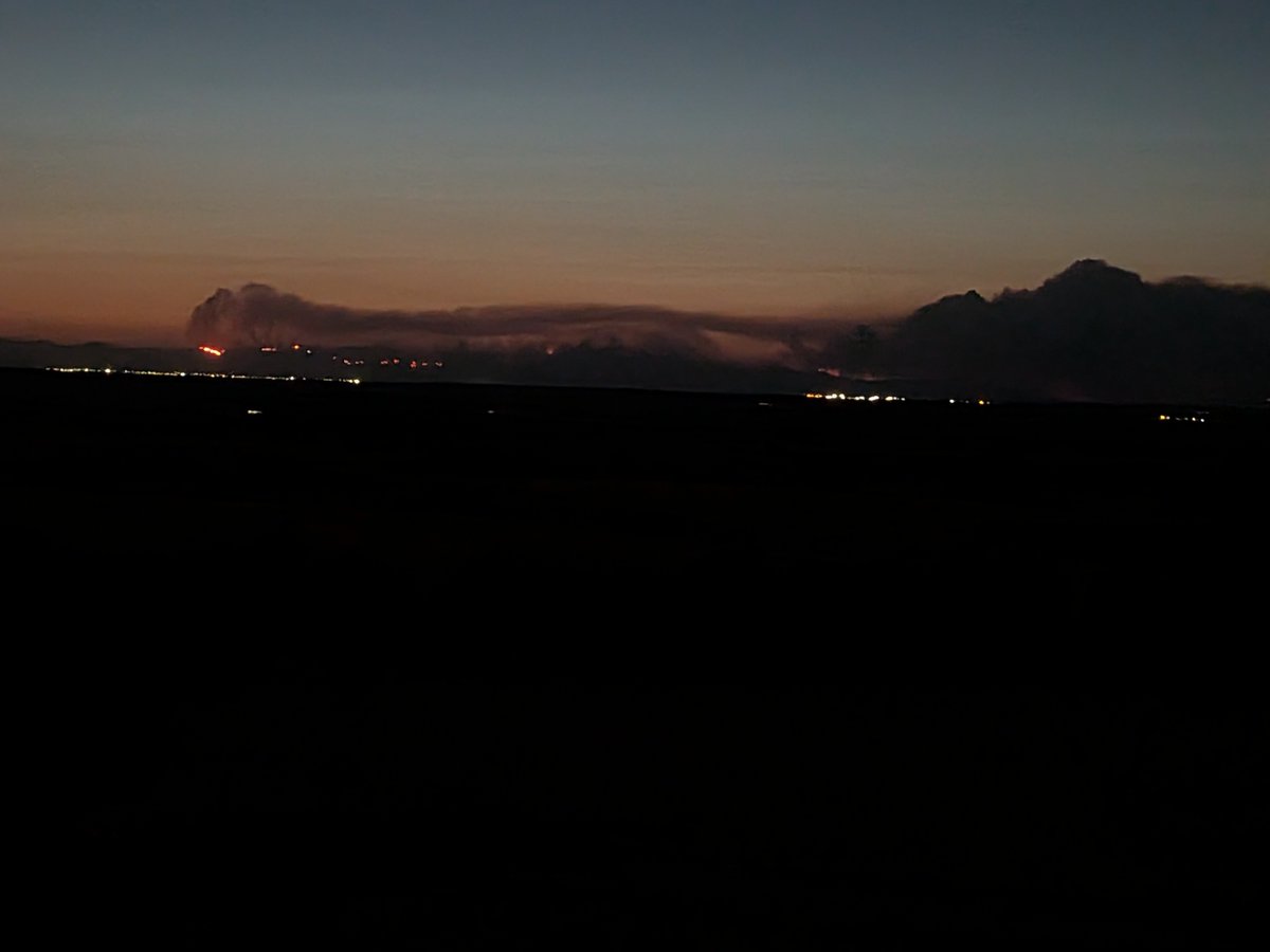andres3300's tweet photo. El incendio desde Vargas junto a Toledo debe haber unos 50km. Es horrible la columna de humo y ver arder sitios tan queridos. https://t.co/nBQfKyaXIv