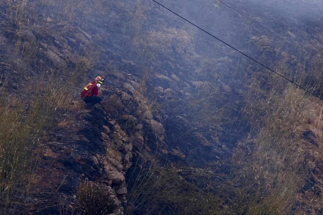 AFMACANCanarias's tweet photo. 🧵realizan las labores oportunas para identificar 👁️💥las causas del #IFTelde🔥 y, en su caso, las posibles responsabilidades.⚖️
Conocer el origen de 🔥es el primer 👣para evitar que vuelva a ocurrir. 🕵️INVESTIGACIÓN = ❤️🩹PREVENCIÓN. https://t.co/SXpcgKteTl
