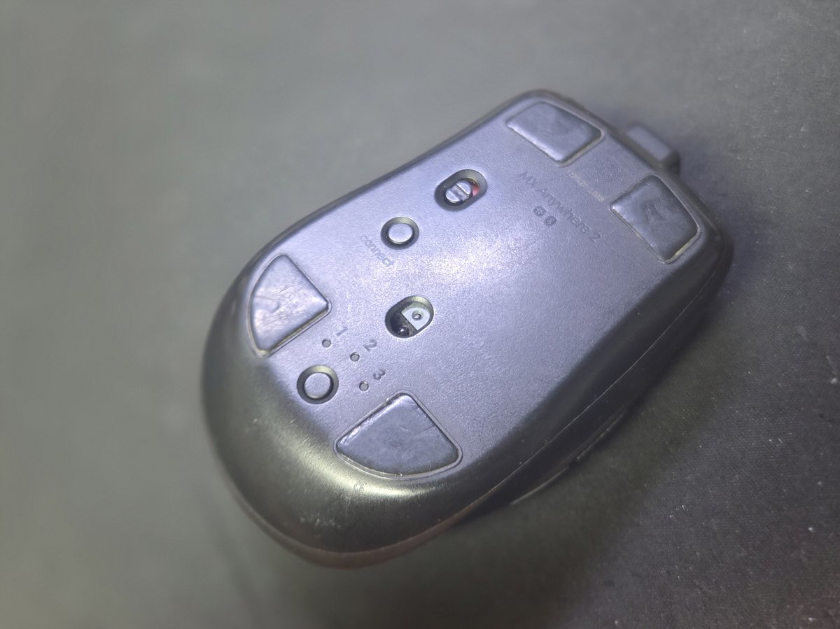 1004v's tweet photo. 경기도 광명시에서 우클릭이 잘 작동안됨으로 방문 입고된 Logitech MX Anywhere 2 M-R0057 로지텍 애니웨어 무선 마우스 사설 수리 AS

고객님께서 "우클릭이 잘 작동안됨" 으로 수리요청해주셨습니다. https://t.co/GKFtKZozMu