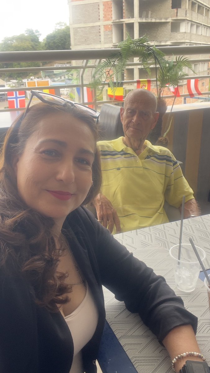 DuriGonzalez's tweet photo. Un café con la mejor compañía ☕✨

Agradecida por las tardes que nos devuelven la calma y nos regalan sonrisas sinceras. 🤍

⁠#TiempoEnFamilia⁠ ⁠#MomentosQueSuman⁠ ⁠#Gratitud⁠ ⁠#BuenasCompañías⁠ ⁠#Presencia⁠ https://t.co/ZuCK8B6Slt