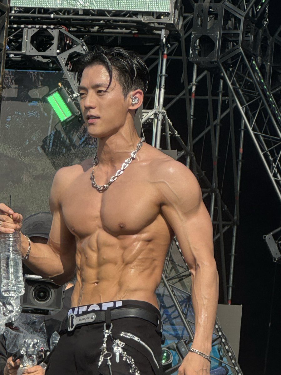 gureeeeeeeeen's tweet photo. #BTOB #LEEMINHYUK #HUTA https://t.co/renlW9fHbK