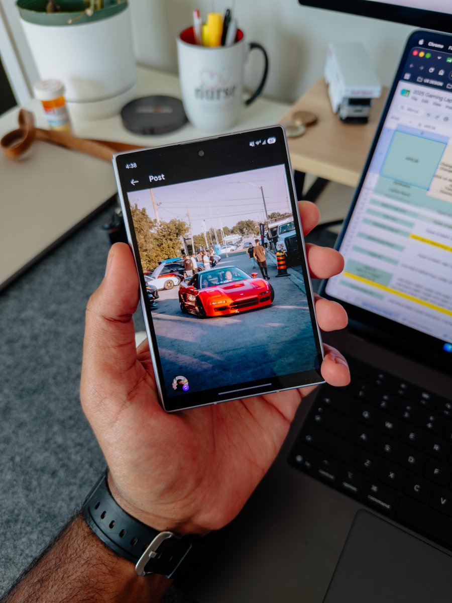 hardwarecanucks's tweet photo. Absolutely love the new form factor of the Fold 8. It’s perfect for Instagram + maybe watch IMAX Enhanced movies 😍 https://t.co/0UxhQhINYS