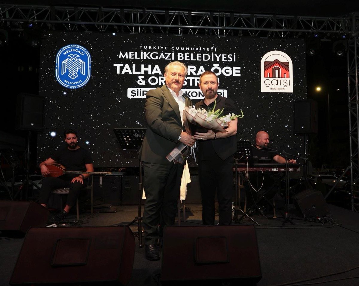 DrPalancioglu's tweet photo. Bu akşam Çarşı Melikgazi’miz harika bir konsere ev sahipliği yaptı.🎵🎹

Kıymetli sanatçımız Sayın Talha Bora Öge ve orkestrası ile şiir dolu, türkü dolu harika bir etkinlikte buluştuk.

Melikgazi’mizi kültür ve sanatla güzelleştirmeye devam edeceğiz. ✨ https://t.co/IT9Fsjyvig
