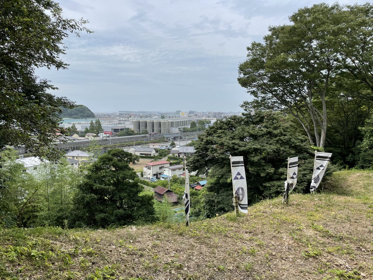 duke20041's tweet photo. 新九郎、奔る!に出てきた石脇城を探訪
天守閣も堀も無い山城跡からしか摂取できない貴重な栄養があるのを実感。

鉄砲がない時代、地形をめぐり城兵がどのように配置され攻め手がどのように攻略したかが鮮明に思い浮かび飯が進む🍙🍙🍙 https://t.co/Dtm1bByVMa