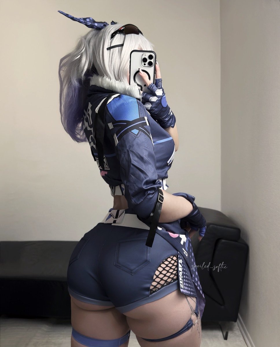 spoiled_softie's tweet photo. silver wolf https://t.co/mcb8LymWxm