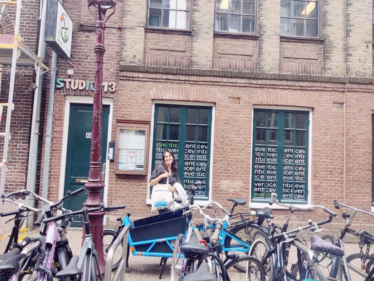 ErasmusCFIE_Mir's tweet photo. 🇪🇺 🇳🇱 Finaliza una semana de aprendizaje, inmersión cultural y nuevas perspectivas en el campo de la enseñanza de idiomas, con Raquel González @EOIMiranda en el curso “The 4Cs: Creativity, Critical...” en Ámsterdam

#internacionalizaCyL
#formaciónCyL
#ErasmusPlus https://t.co/lgTdXaSHMw