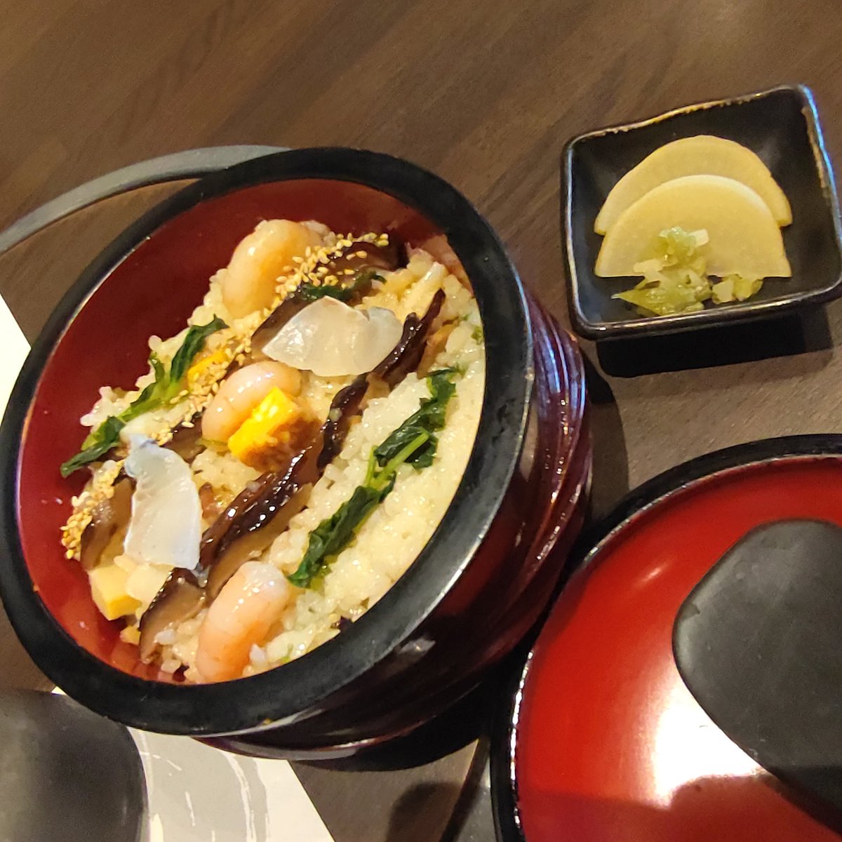 sakosin's tweet photo. 団地のいつもの場所よりおはようございます。
昨晩は、来週と再来週に取りまとめをする食事会の下打ち合わせのためにお店を梯子しました。
「下打ち合わせ」の範囲を軽く超えて、食べ呑み過ぎました。肌感覚、4キロは体重増加していると思います。
今日は通常業務ですが、夜は走らないといけませんね(^_^;)
今日もよろしくお願い致します。

マーケット情報
ドルと円の為替レートです
163.85-163.87
(7/25 5:32)
+0.54
(+0.33%)

国内の長期金利の指標となる新発10年物国債の利回りです
2.795
(7/24 18:00)
+0.025

米国の5年物国債利回りです
4.456
(7/23)
+0.047

米国の長期金利の指標である10年物国債利回りです
4.68160
(7/25 5:18)
-0.01510

米国の30年物国債利回りです
5.166
(7/23)
+0.016

＃正調薩摩料理熊襲亭
＃LIVING
＃ITALIHANBAR
                 https://t.co/FKjLNFTPyA