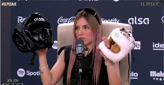 yoonxvvi's tweet photo. La diferencia del casco de Rivers y Roro es bastante absurda xd https://t.co/iJkPhx11Rl