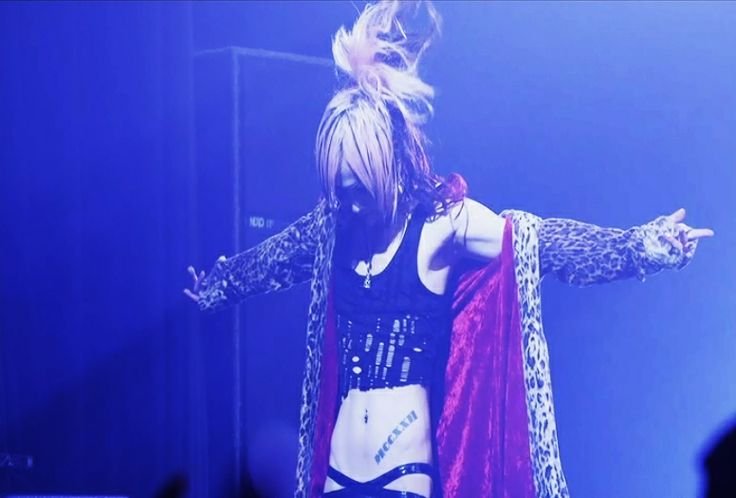 cutekuma11's tweet photo. Will koichi ever wear a crop top again I miss his belly https://t.co/PnYmvUTvbI