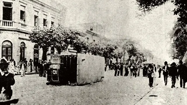 theinformalist's tweet photo. É um fenômeno curioso.
Se pensa que O ACESSO A INFORMAÇÃO E O CONTATO COM ELA, faz alguém "despertar".
Será mesmo?
Esse país já viveu a REVOLTA DA VACINA, pessoas que evidentemente tinham muito menos acesso a informação do que agora.

— Pouca água mata de sede
— Muita água afoga https://t.co/rUg2BDWoVT