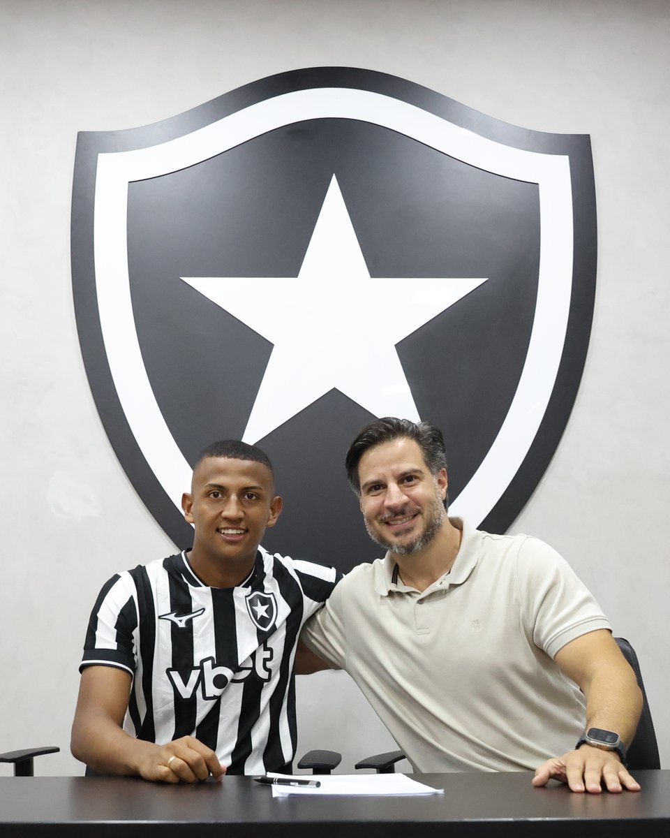 Botafogo's tweet photo. VALORIZAÇÃO! 🤩

Glorioso acerta renovação com Kauan Toledo, atacante de 20 anos, até 2029! Seguimos juntos por mais, Cria! 🔥 #VamosBOTAFOGO #JoiasDoBairro 

📸 Vítor Silva / BFR https://t.co/XJxedpmgm2