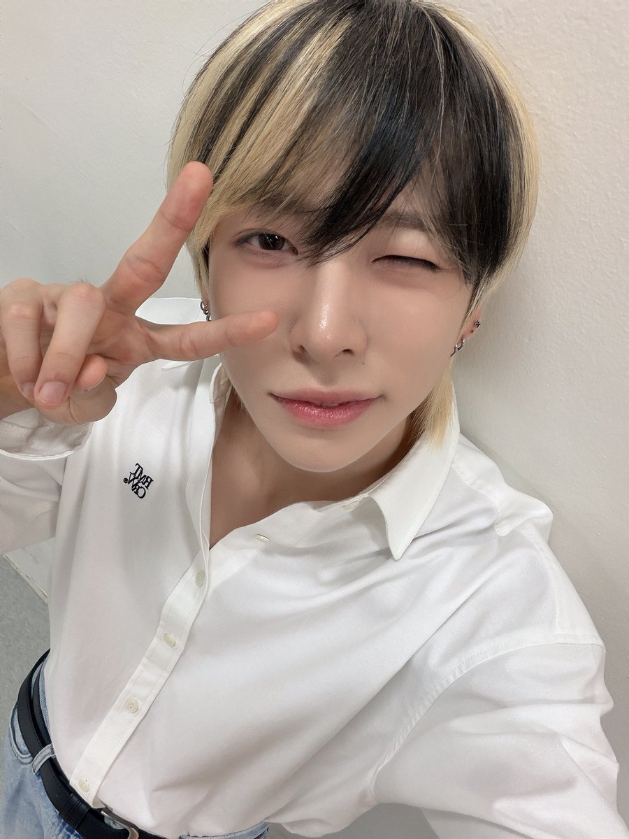 sweetly_delulu's tweet photo. HAPPY ANDEAR SELCA DAY🤍
#AMPERSANDONE #ANDRSD #앰퍼샌드원 #ANDEARSECLADAY #ANDEAR #최지호 #JIHO @_AMPERSANDONE_ https://t.co/xBgJh85lrO
